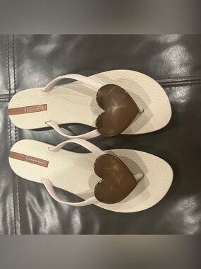 Ipanema Women’s Beige Footbed Sandals with Pale Pink Straps and Brown Heart